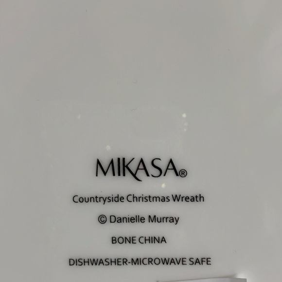 NWT MIKASA 9 inch Countryside Christmas Wreath Portrait Plate - Picture 6 of 6